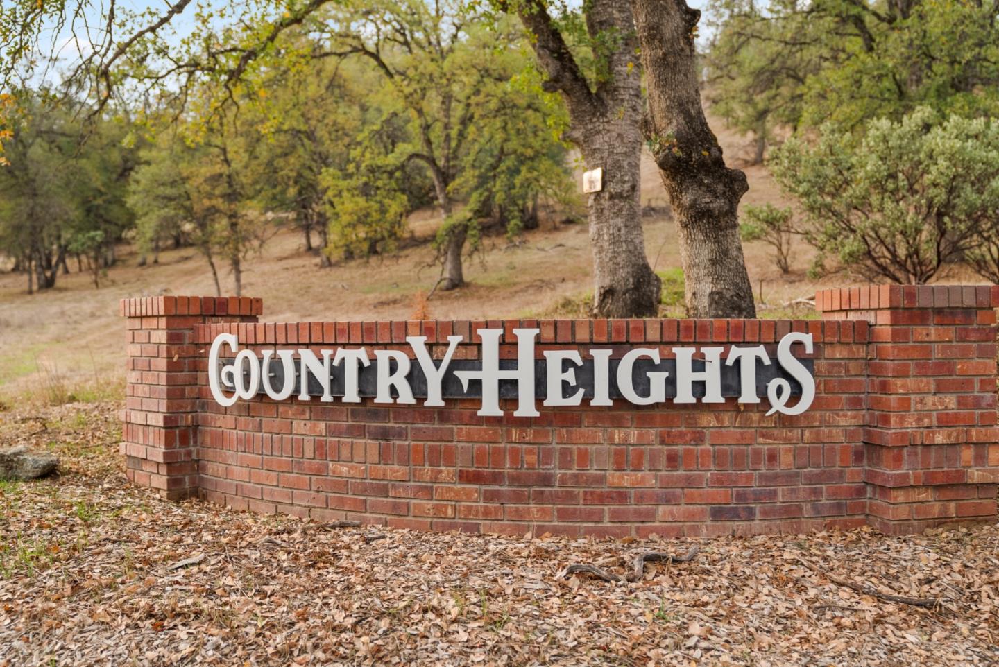 Detail Gallery Image 3 of 41 For 2920 Aspen Glow Ln, Redding,  CA 96001 - 3 Beds | 2 Baths