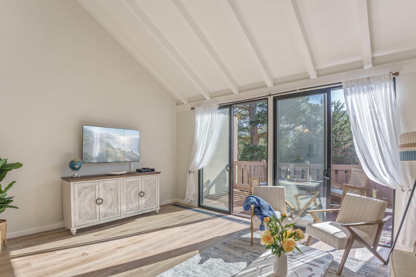Detail Gallery Image 7 of 26 For 3600 High Meadow Dr #10,  Carmel,  CA 93923 - 2 Beds | 2 Baths