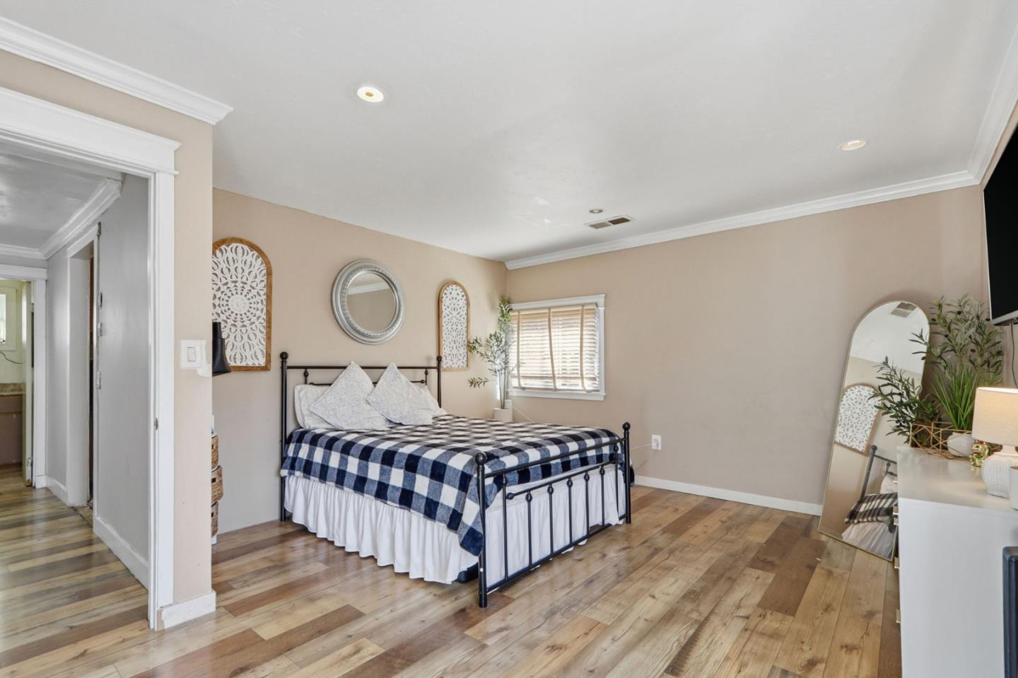 Detail Gallery Image 14 of 39 For 1515 State St, Alviso,  CA 95002 - 6 Beds | 3 Baths