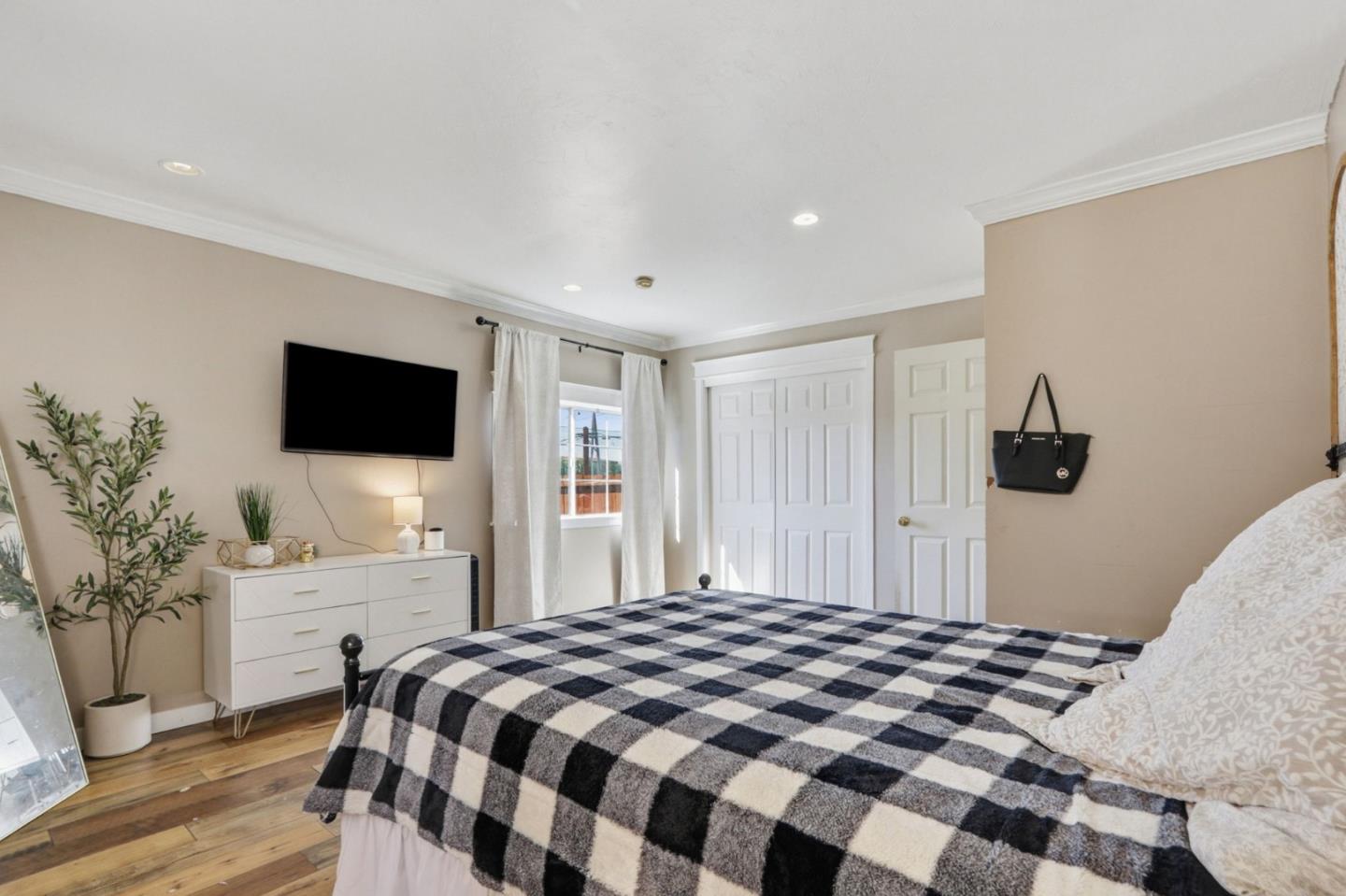 Detail Gallery Image 15 of 39 For 1515 State St, Alviso,  CA 95002 - 6 Beds | 3 Baths