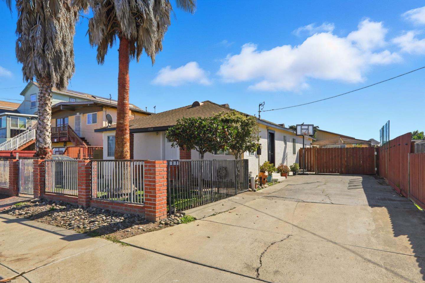 Detail Gallery Image 2 of 39 For 1515 State St, Alviso,  CA 95002 - 6 Beds | 3 Baths