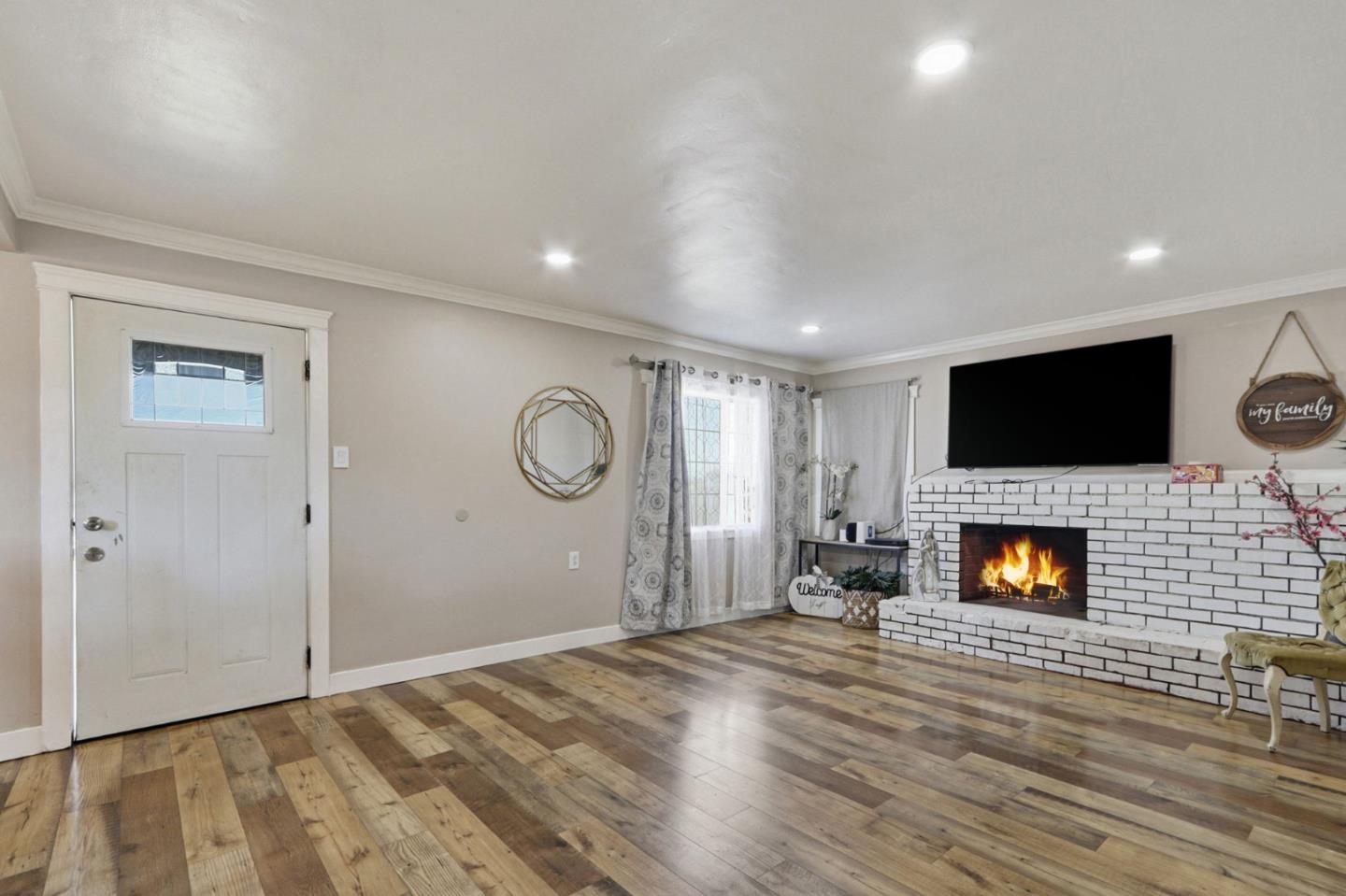 Detail Gallery Image 5 of 39 For 1515 State St, Alviso,  CA 95002 - 6 Beds | 3 Baths