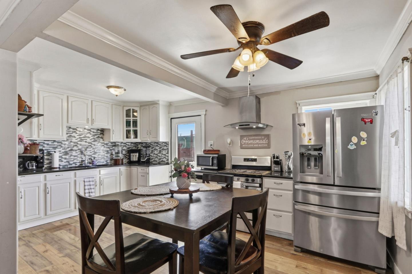 Detail Gallery Image 8 of 39 For 1515 State St, Alviso,  CA 95002 - 6 Beds | 3 Baths