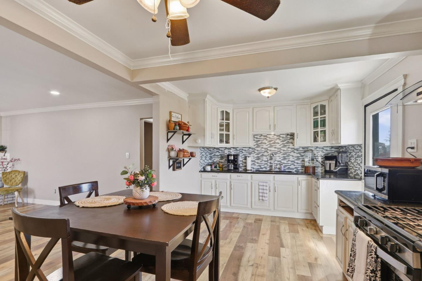 Detail Gallery Image 9 of 39 For 1515 State St, Alviso,  CA 95002 - 6 Beds | 3 Baths