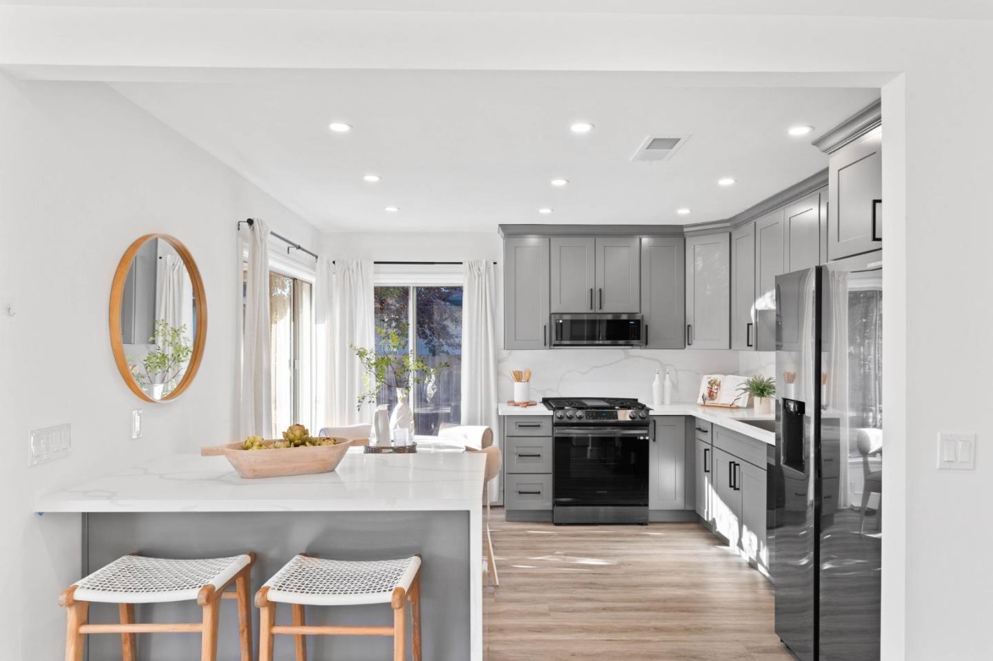 Detail Gallery Image 8 of 29 For 223 S Humboldt St, San Mateo,  CA 94401 - 4 Beds | 2 Baths