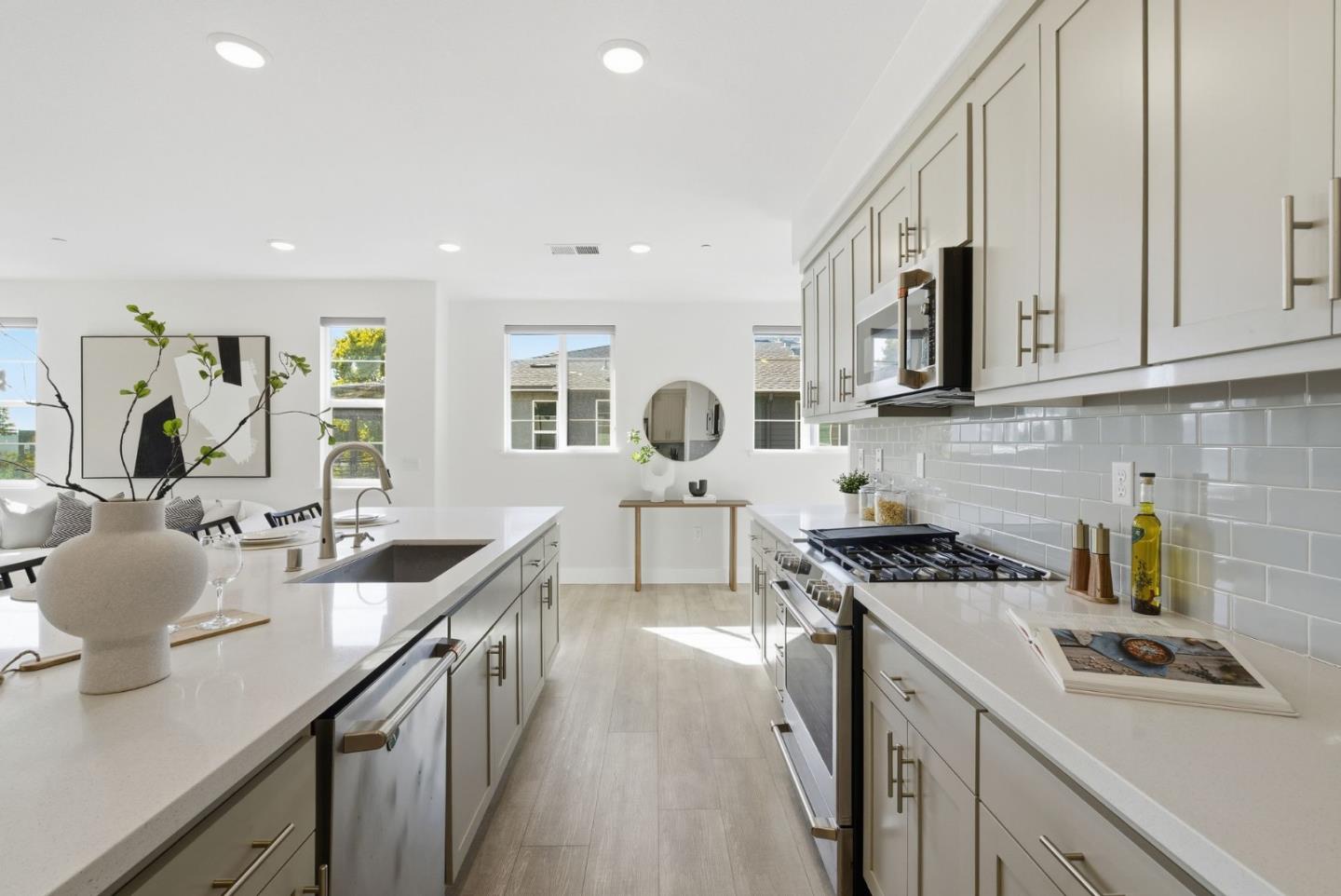 Detail Gallery Image 11 of 52 For 490 Trace Ln, Hayward,  CA 94544 - 2 Beds | 2 Baths