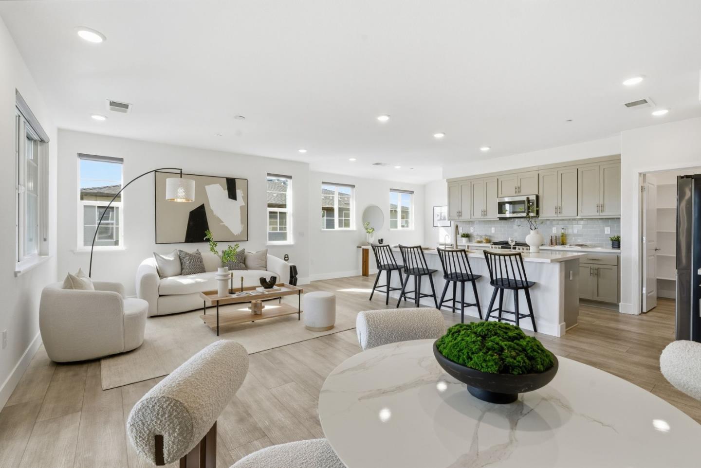 Detail Gallery Image 2 of 52 For 490 Trace Ln, Hayward,  CA 94544 - 2 Beds | 2 Baths