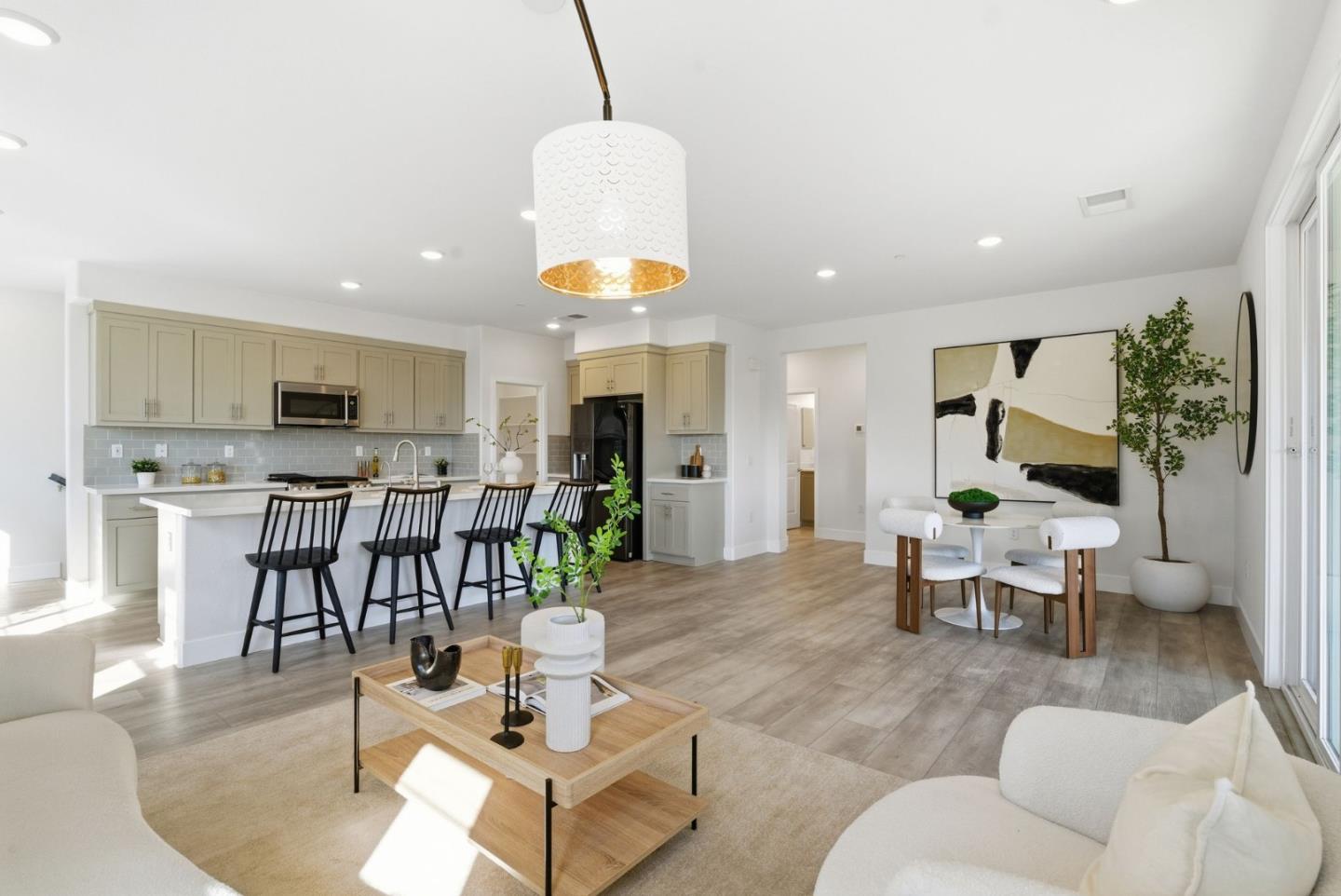 Detail Gallery Image 5 of 52 For 490 Trace Ln, Hayward,  CA 94544 - 2 Beds | 2 Baths