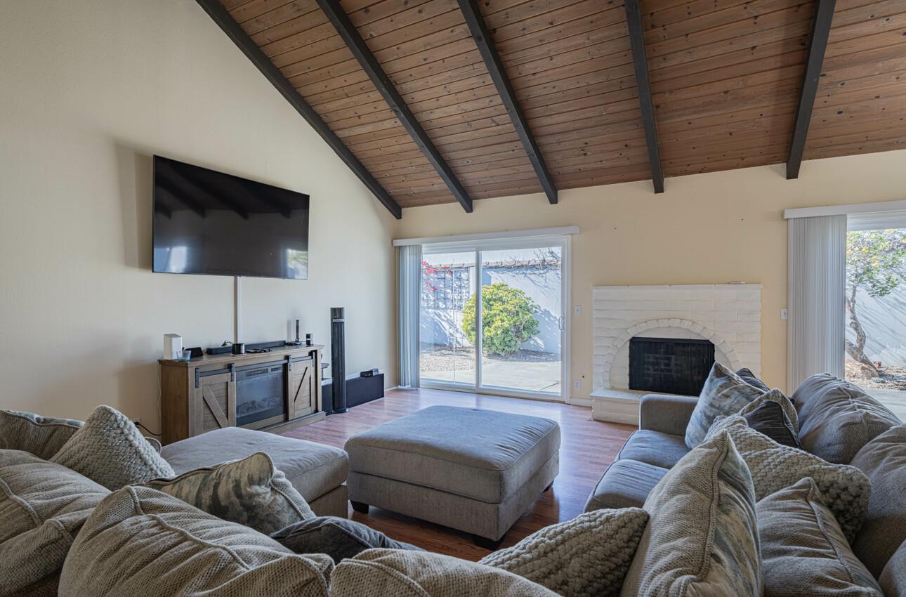 Detail Gallery Image 5 of 19 For 1139 Sherman Dr, Salinas,  CA 93907 - 2 Beds | 1 Baths