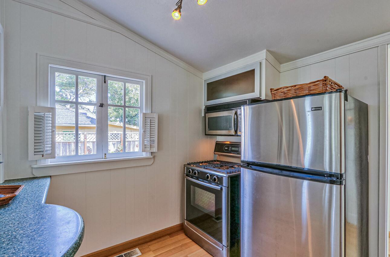 Detail Gallery Image 14 of 24 For 515 13th St, Pacific Grove,  CA 93950 - 1 Beds | 1 Baths