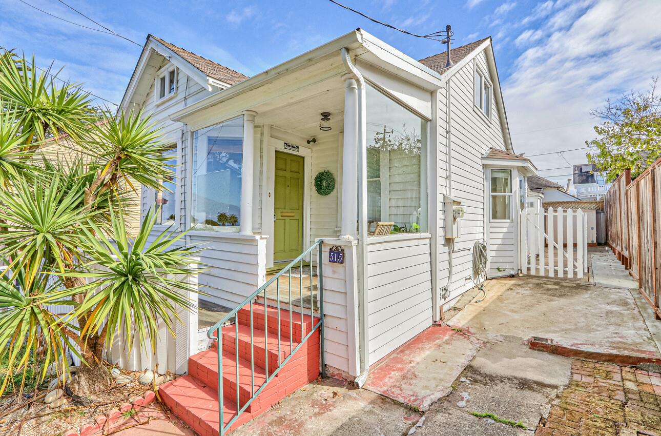 Detail Gallery Image 2 of 24 For 515 13th St, Pacific Grove,  CA 93950 - 1 Beds | 1 Baths