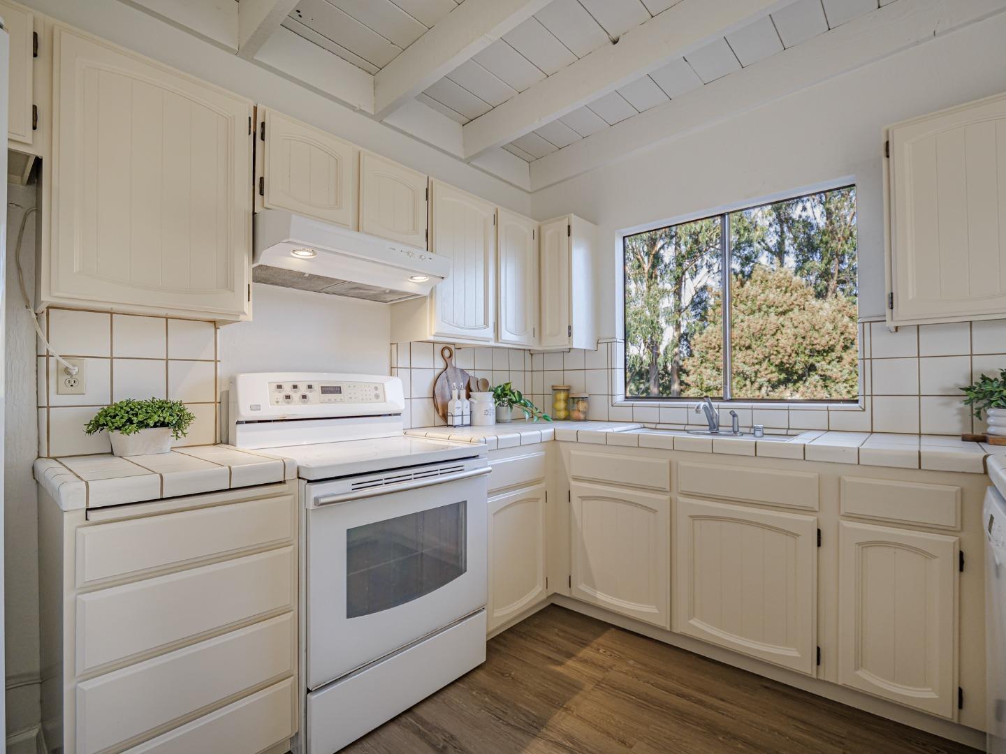 Detail Gallery Image 12 of 45 For 538 Cuesta Dr, Aptos,  CA 95003 - 4 Beds | 3 Baths