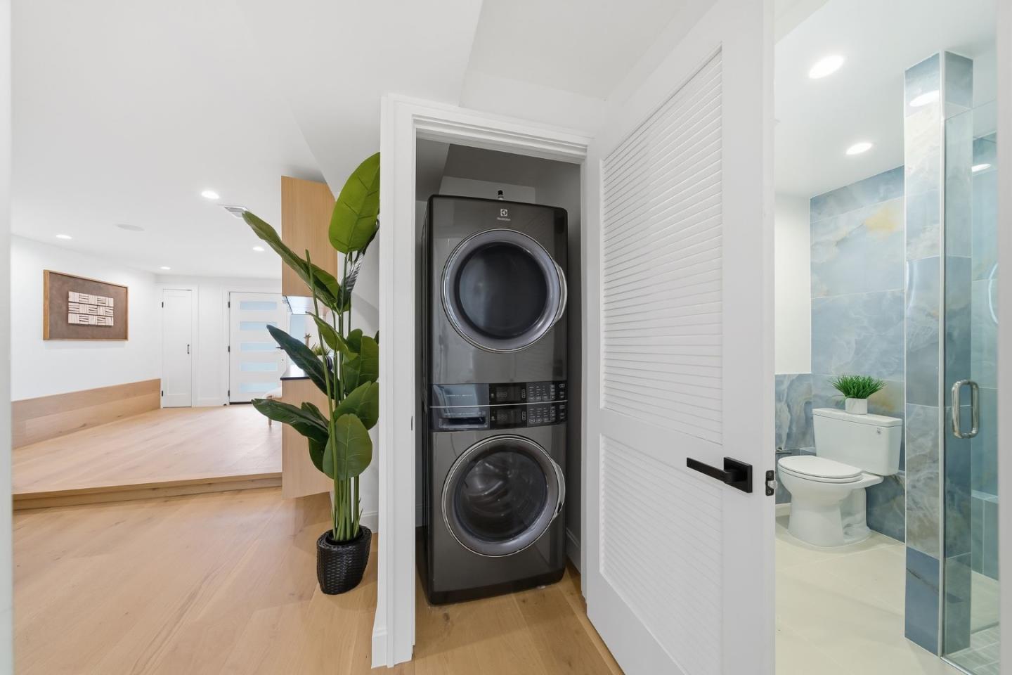 Detail Gallery Image 9 of 47 For 2091 31st Ave, San Francisco,  CA 94116 - 4 Beds | 3 Baths