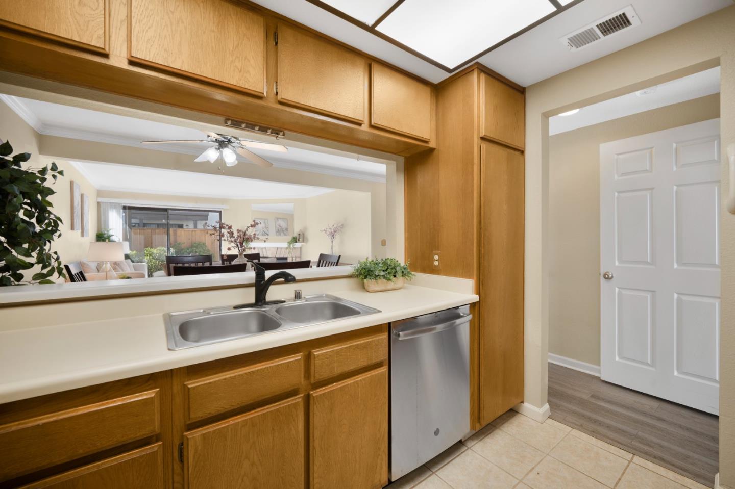 Detail Gallery Image 17 of 23 For 771 Williamsburg Way #C,  Gilroy,  CA 95020 - 1 Beds | 1 Baths