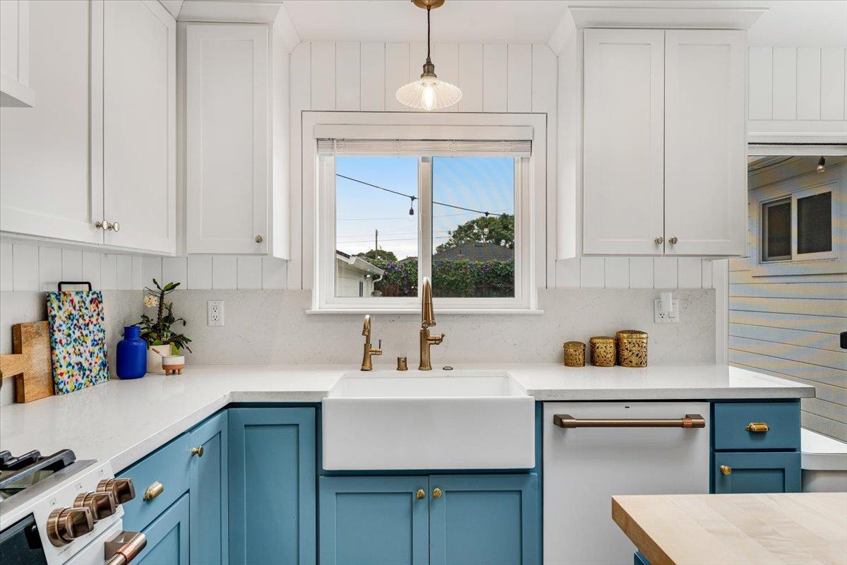 Detail Gallery Image 12 of 51 For 4310 Nova Dr, Santa Cruz,  CA 95062 - 4 Beds | 2 Baths