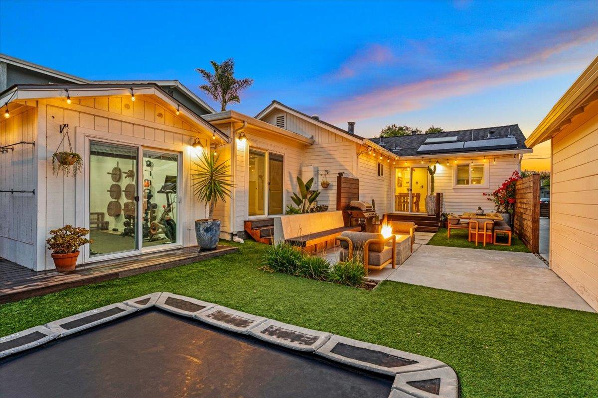 Detail Gallery Image 3 of 51 For 4310 Nova Dr, Santa Cruz,  CA 95062 - 4 Beds | 2 Baths