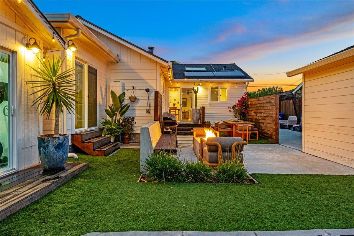 Detail Gallery Image 4 of 51 For 4310 Nova Dr, Santa Cruz,  CA 95062 - 4 Beds | 2 Baths