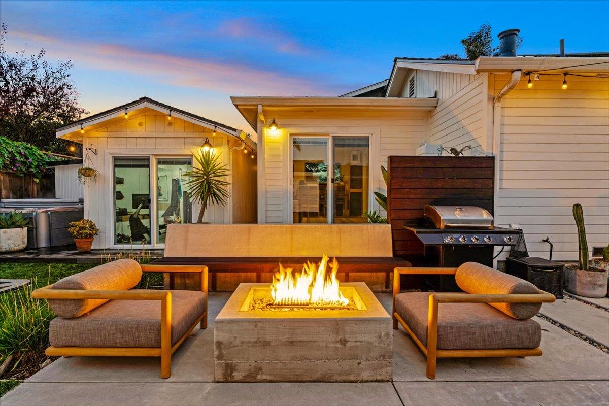 Detail Gallery Image 5 of 51 For 4310 Nova Dr, Santa Cruz,  CA 95062 - 4 Beds | 2 Baths