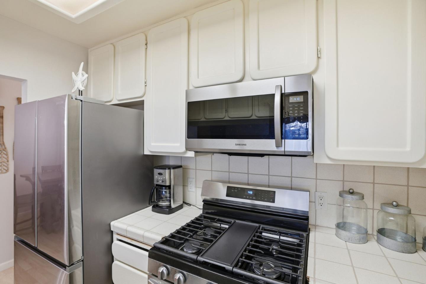 Detail Gallery Image 12 of 27 For 461 Dela Vina Ave #103,  Monterey,  CA 93940 - 2 Beds | 1 Baths