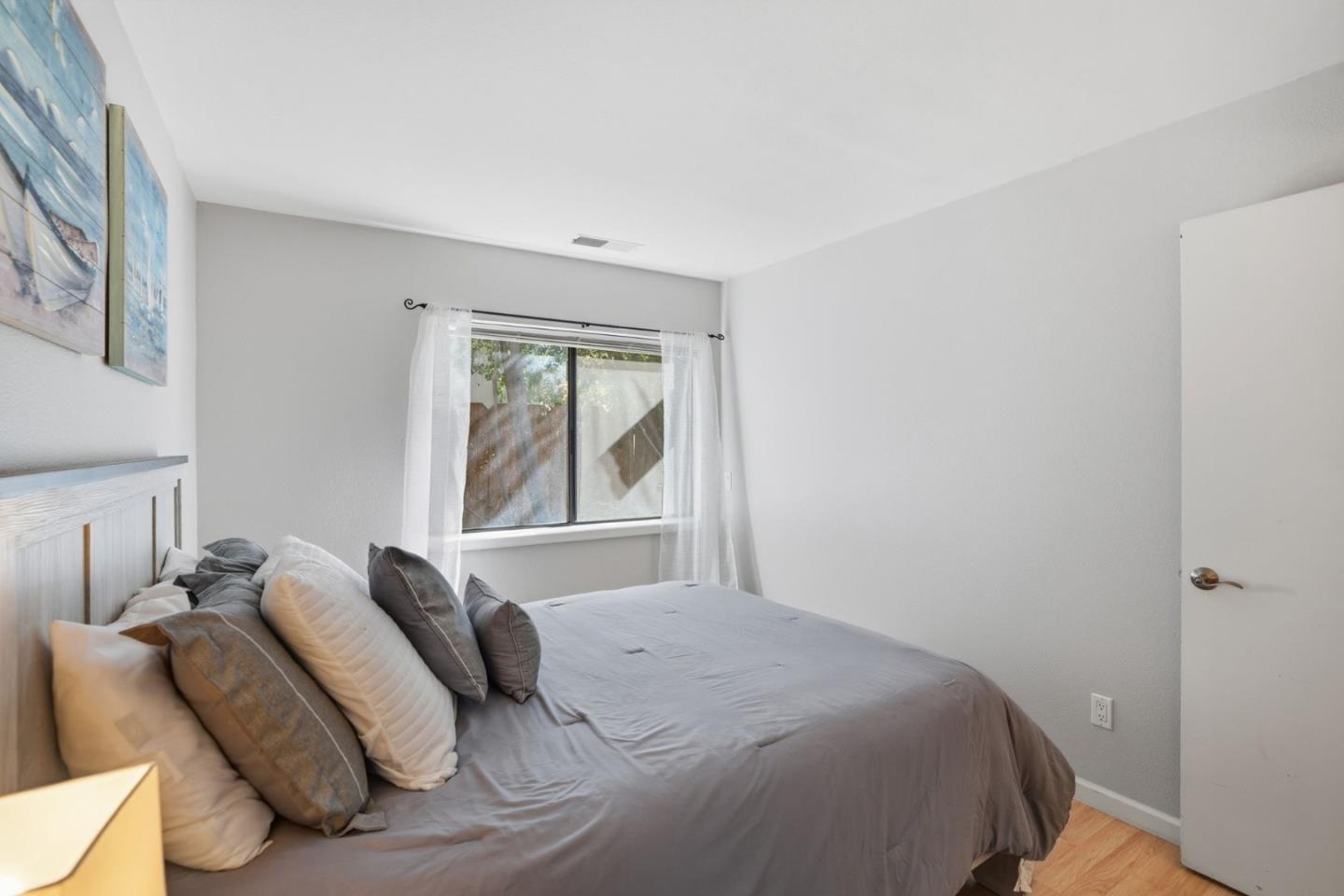 Detail Gallery Image 19 of 27 For 461 Dela Vina Ave #103,  Monterey,  CA 93940 - 2 Beds | 1 Baths