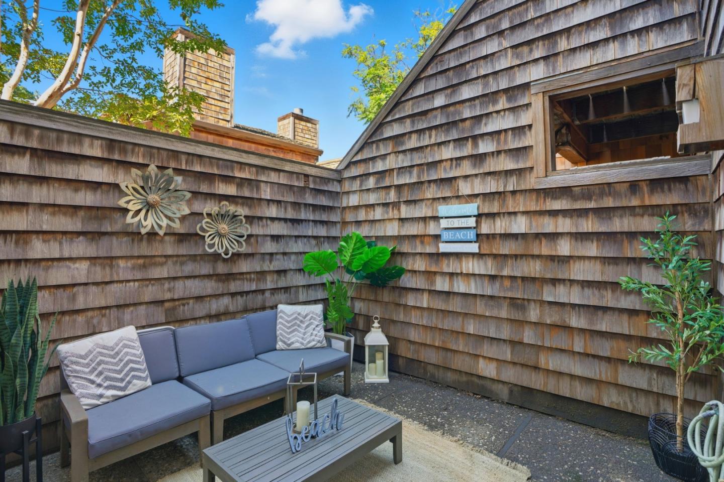 Detail Gallery Image 25 of 27 For 461 Dela Vina Ave #103,  Monterey,  CA 93940 - 2 Beds | 1 Baths