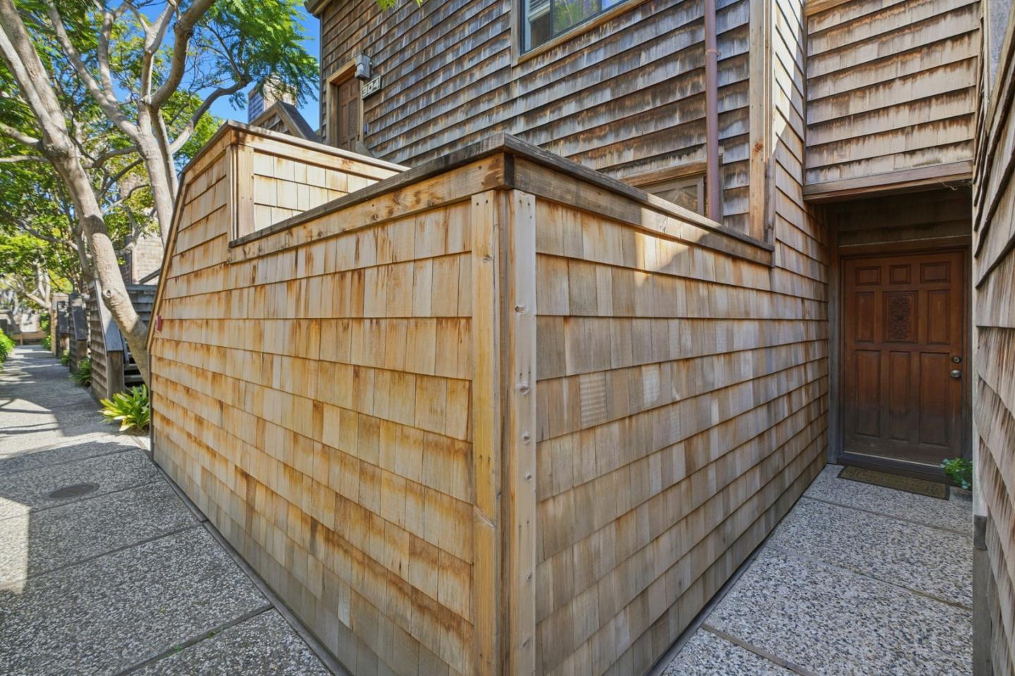 Detail Gallery Image 5 of 27 For 461 Dela Vina Ave #103,  Monterey,  CA 93940 - 2 Beds | 1 Baths