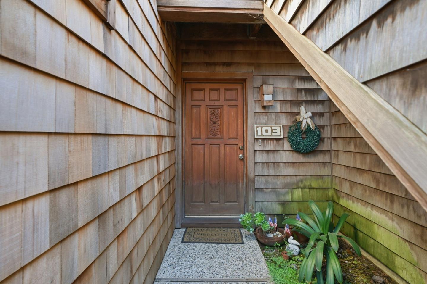 Detail Gallery Image 6 of 27 For 461 Dela Vina Ave #103,  Monterey,  CA 93940 - 2 Beds | 1 Baths