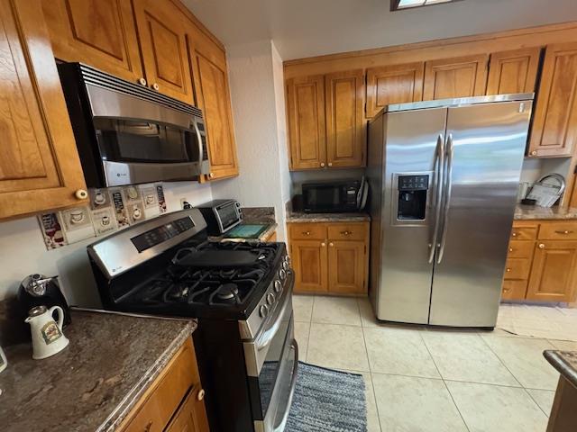 Detail Gallery Image 8 of 17 For 6997 Elwood Rd, San Jose,  CA 95120 - 4 Beds | 2/1 Baths