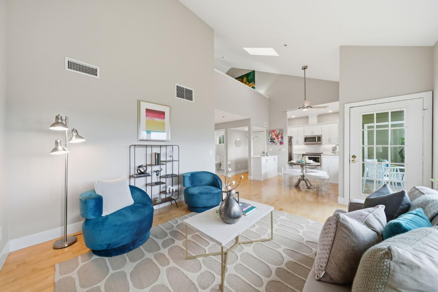 Detail Gallery Image 2 of 10 For 735 Buchanan St #220,  Benicia,  CA 94510 - 1 Beds | 1 Baths