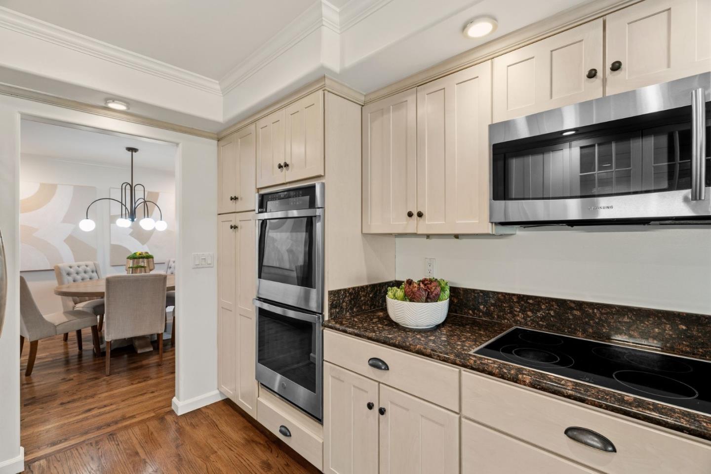 Detail Gallery Image 11 of 45 For 416 Sand Hill Cir, Menlo Park,  CA 94025 - 3 Beds | 2/1 Baths