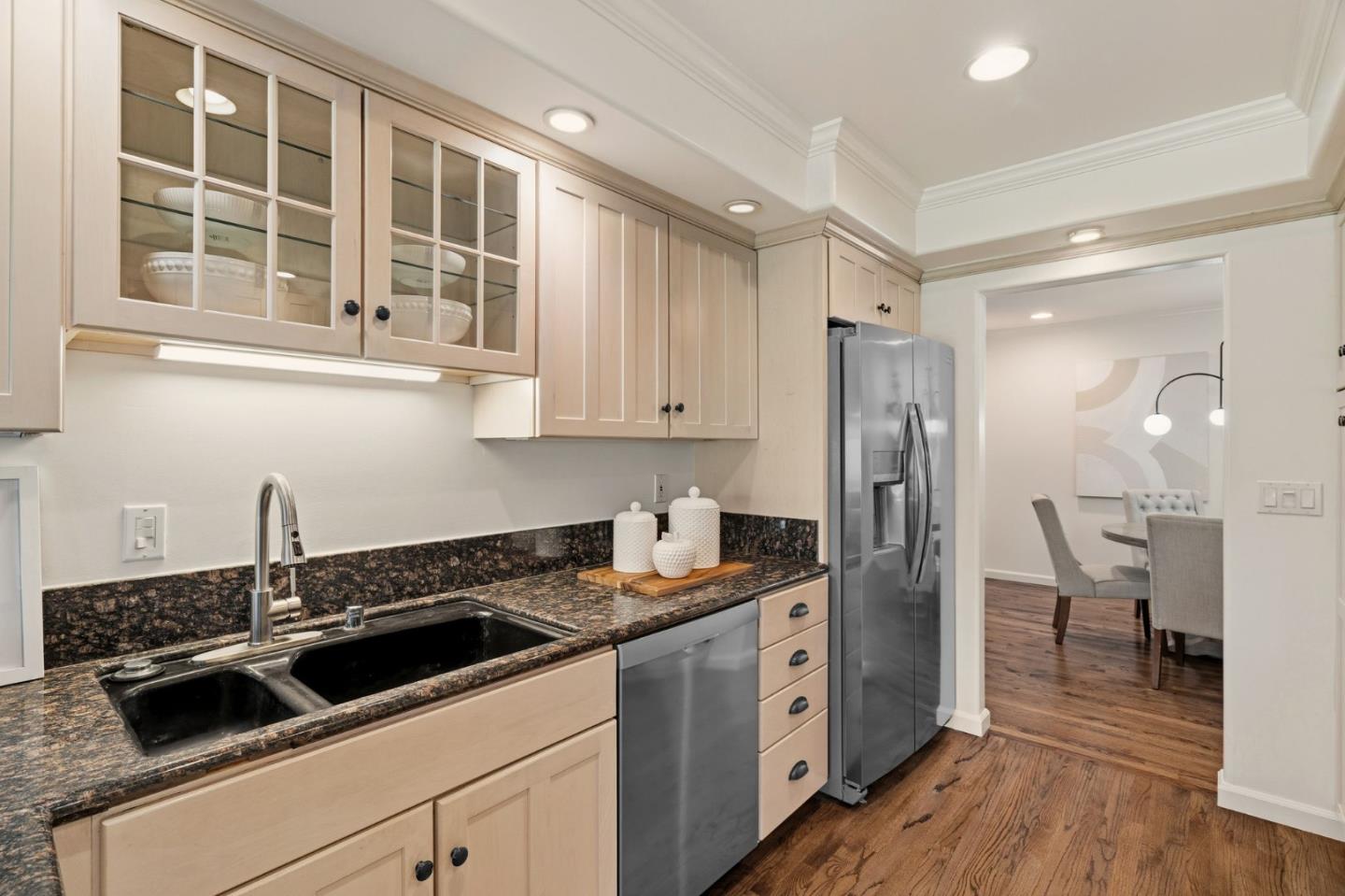 Detail Gallery Image 12 of 45 For 416 Sand Hill Cir, Menlo Park,  CA 94025 - 3 Beds | 2/1 Baths