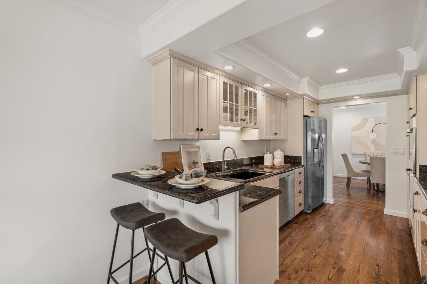 Detail Gallery Image 13 of 45 For 416 Sand Hill Cir, Menlo Park,  CA 94025 - 3 Beds | 2/1 Baths