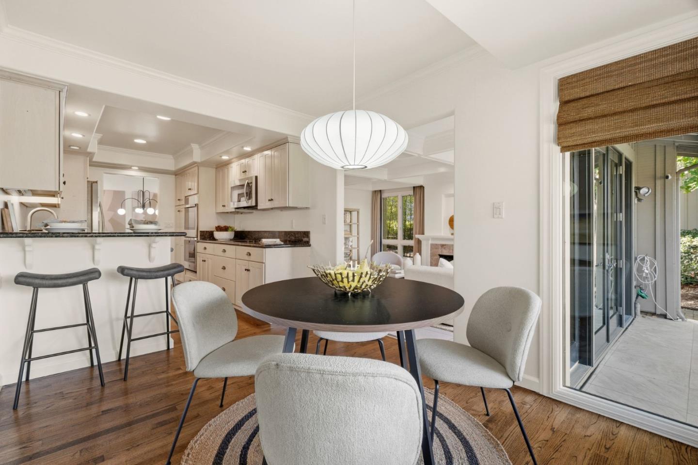 Detail Gallery Image 14 of 45 For 416 Sand Hill Cir, Menlo Park,  CA 94025 - 3 Beds | 2/1 Baths