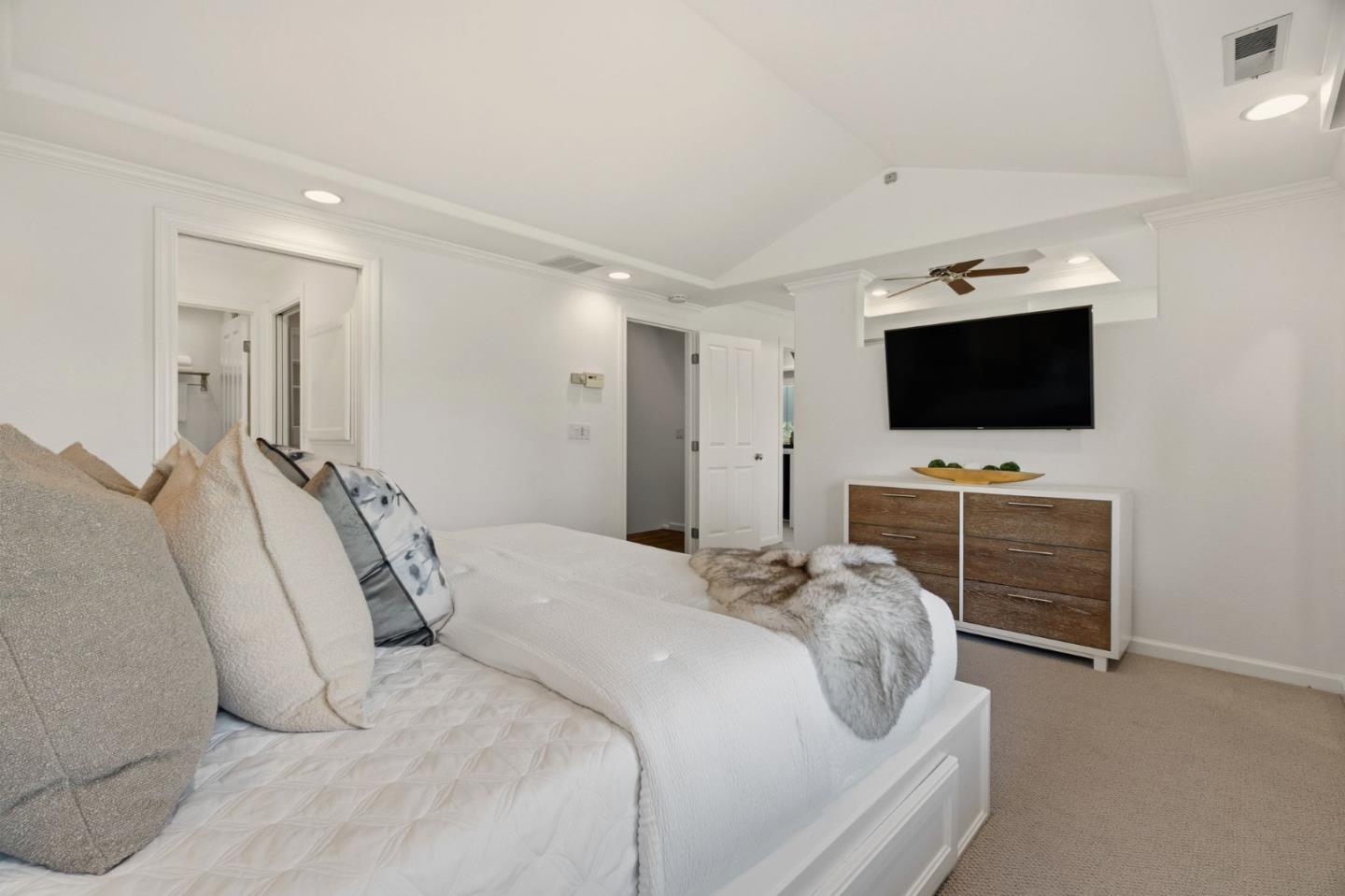 Detail Gallery Image 17 of 45 For 416 Sand Hill Cir, Menlo Park,  CA 94025 - 3 Beds | 2/1 Baths