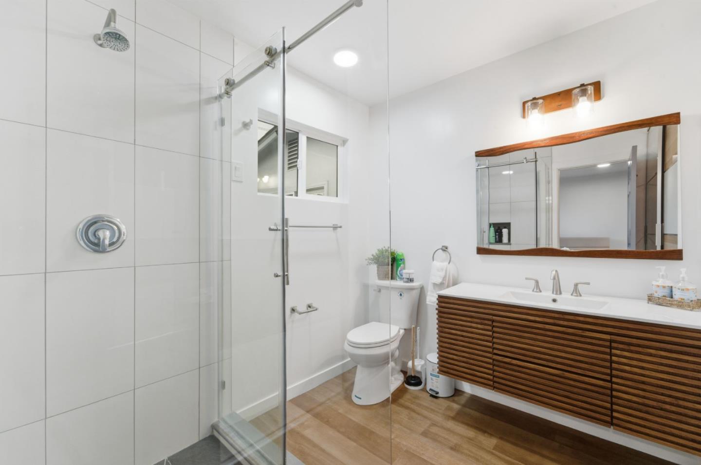 Detail Gallery Image 12 of 39 For 204 Santa Rosa Dr, San Jose,  CA 95111 - 3 Beds | 2 Baths