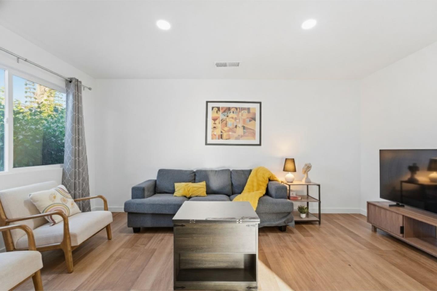 Detail Gallery Image 14 of 39 For 204 Santa Rosa Dr, San Jose,  CA 95111 - 3 Beds | 2 Baths