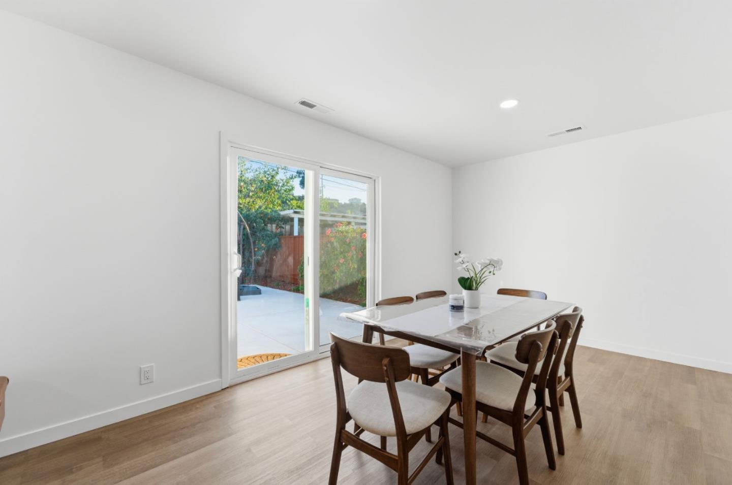 Detail Gallery Image 20 of 39 For 204 Santa Rosa Dr, San Jose,  CA 95111 - 3 Beds | 2 Baths