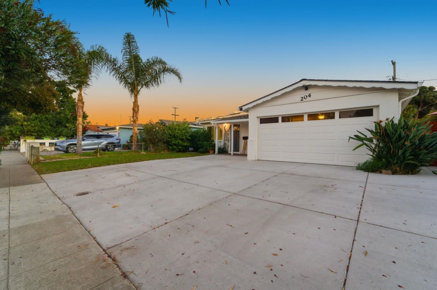 Detail Gallery Image 3 of 39 For 204 Santa Rosa Dr, San Jose,  CA 95111 - 3 Beds | 2 Baths