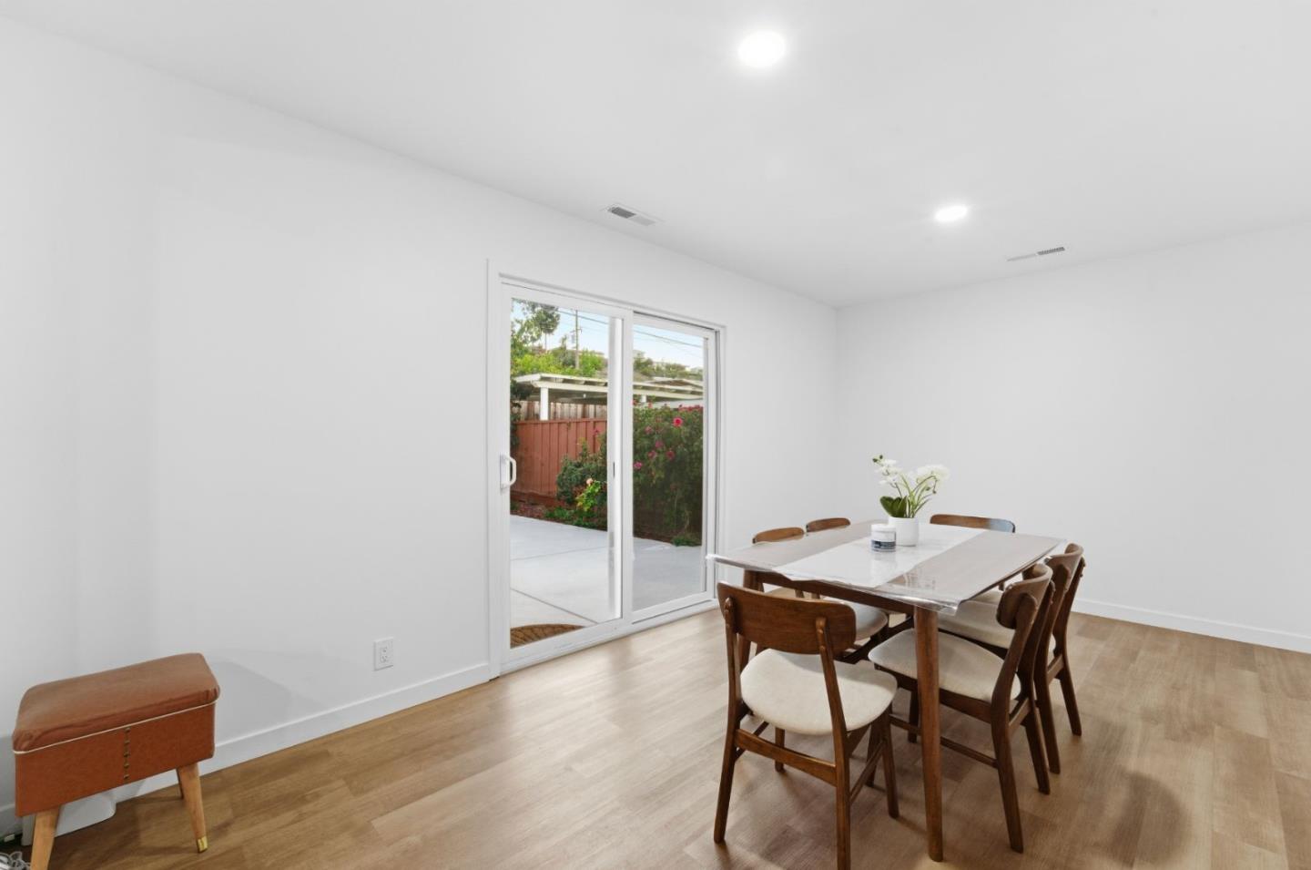 Detail Gallery Image 7 of 39 For 204 Santa Rosa Dr, San Jose,  CA 95111 - 3 Beds | 2 Baths