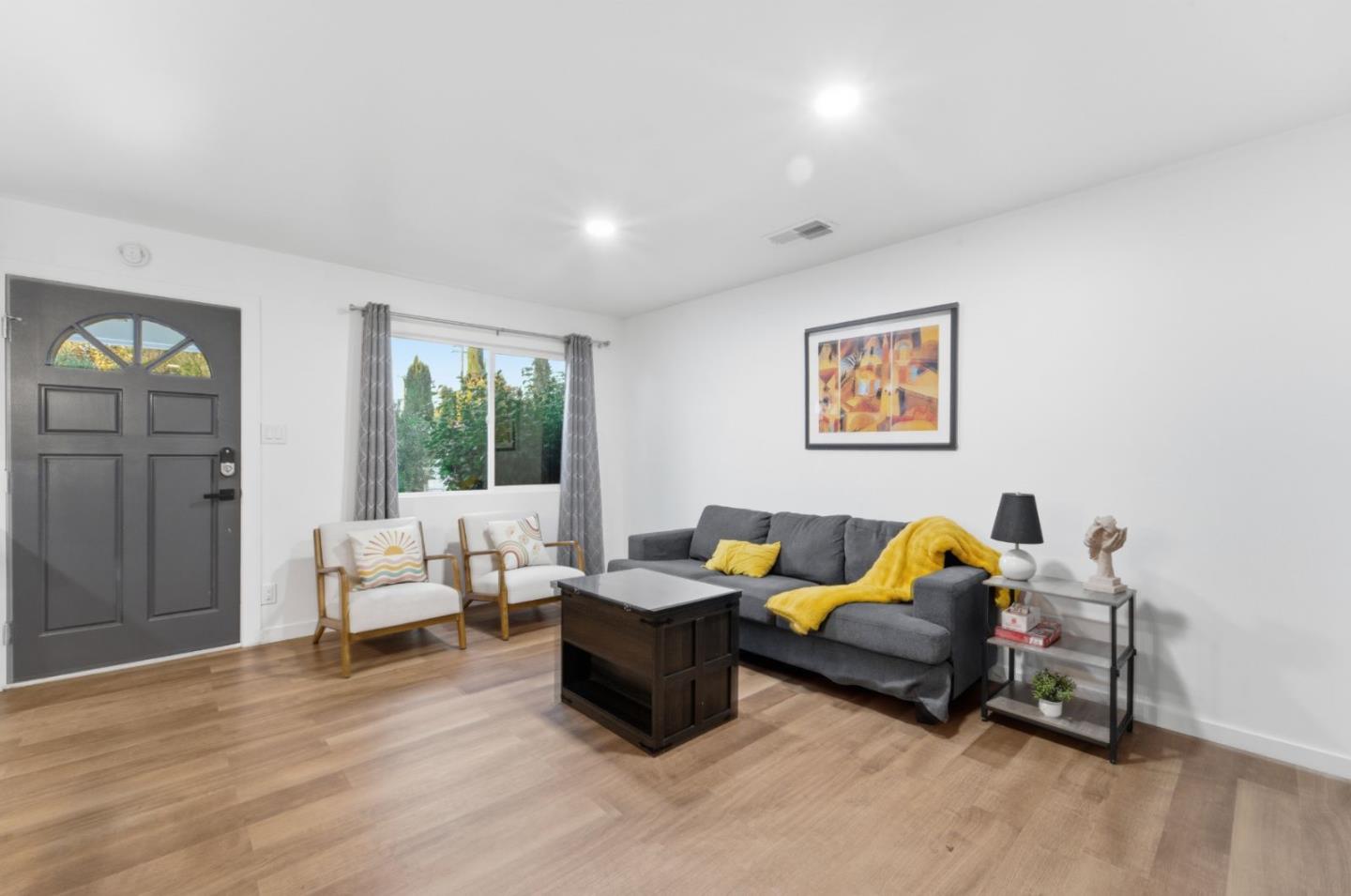 Detail Gallery Image 8 of 39 For 204 Santa Rosa Dr, San Jose,  CA 95111 - 3 Beds | 2 Baths