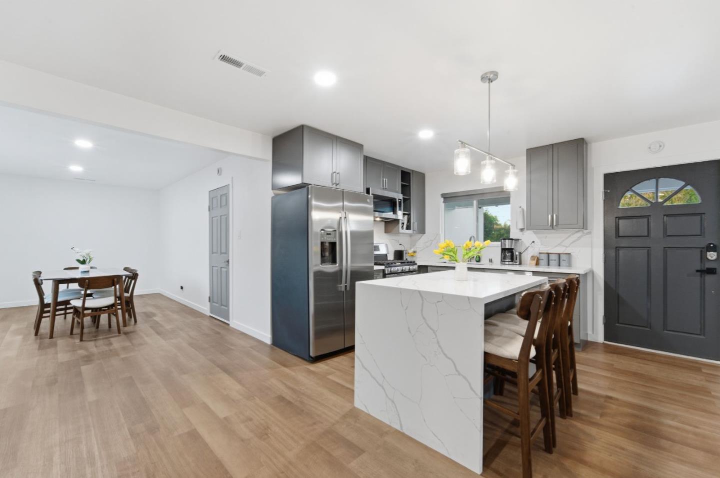 Detail Gallery Image 9 of 39 For 204 Santa Rosa Dr, San Jose,  CA 95111 - 3 Beds | 2 Baths