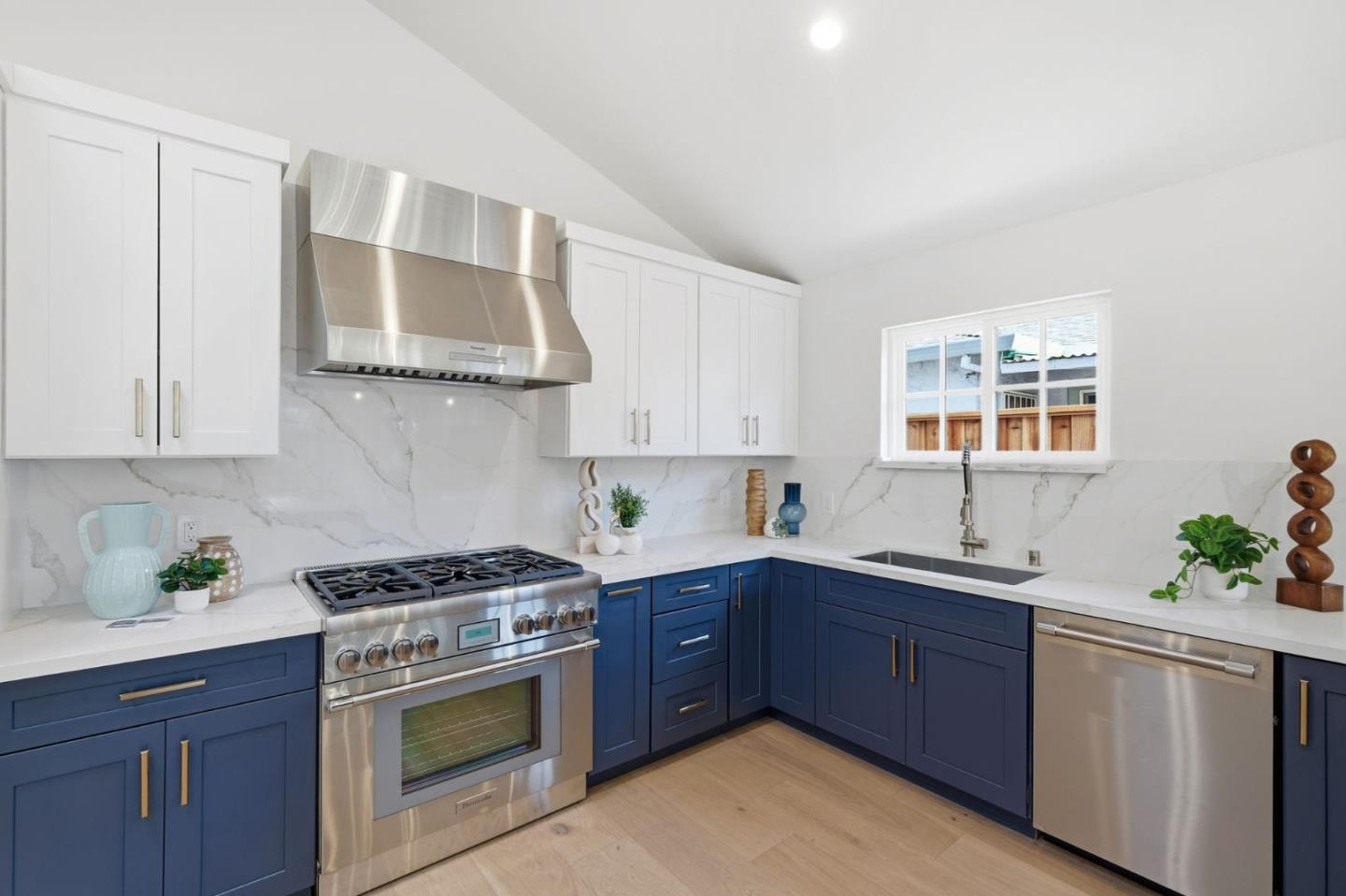 Detail Gallery Image 9 of 36 For 136 Tamarack Dr, Union City,  CA 94587 - 3 Beds | 2 Baths