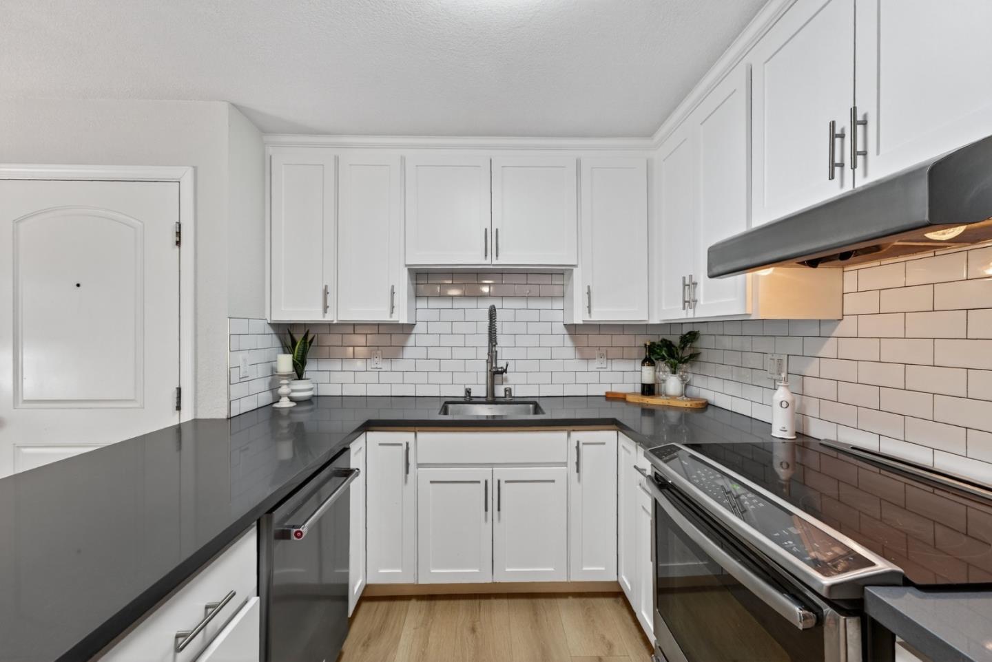 Detail Gallery Image 11 of 26 For 755 14th Ave #216,  Santa Cruz,  CA 95062 - 2 Beds | 1 Baths