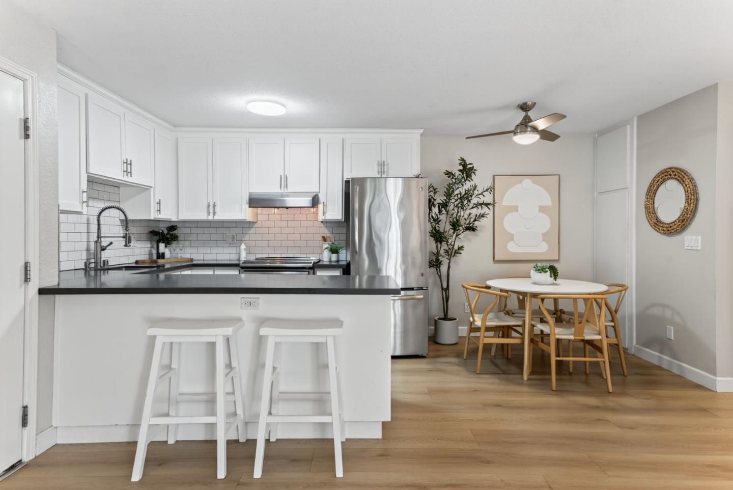 Detail Gallery Image 6 of 26 For 755 14th Ave #216,  Santa Cruz,  CA 95062 - 2 Beds | 1 Baths