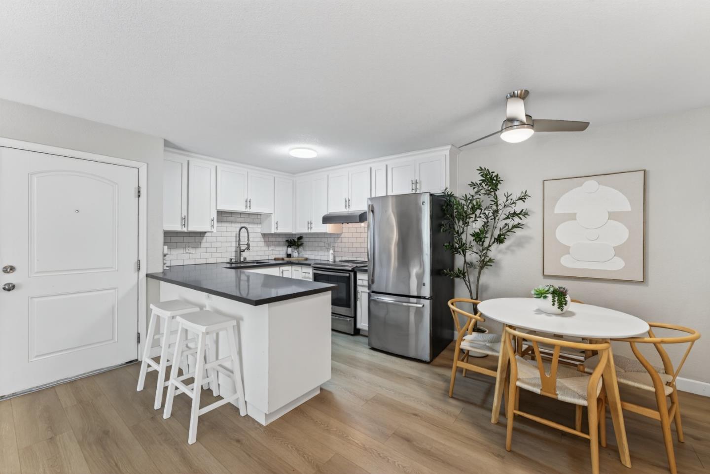 Detail Gallery Image 8 of 26 For 755 14th Ave #216,  Santa Cruz,  CA 95062 - 2 Beds | 1 Baths