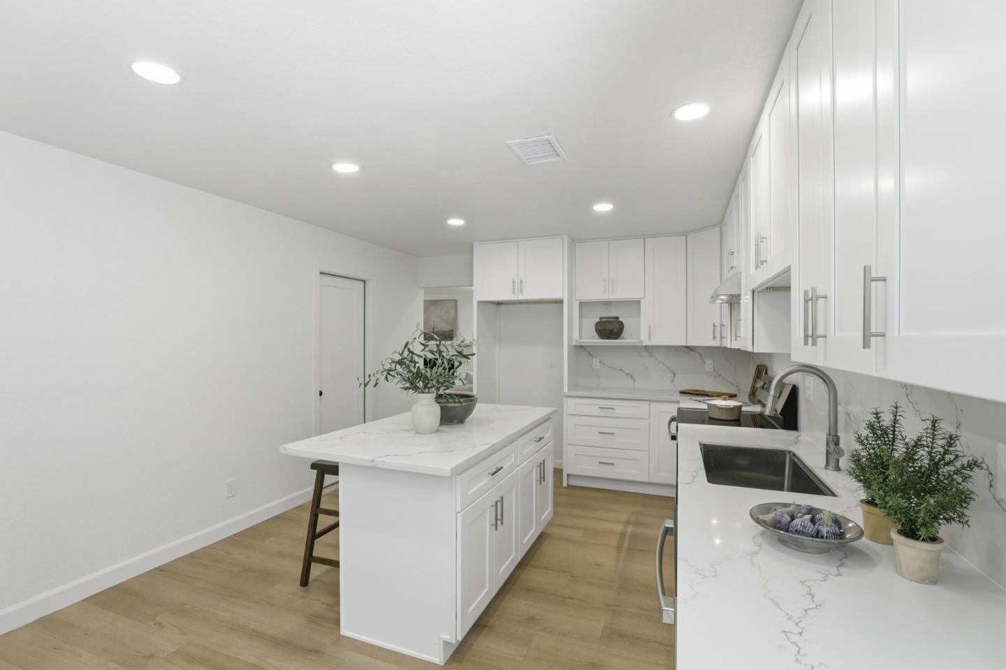 Detail Gallery Image 14 of 40 For 232 Loupe Ct, Gilroy,  CA 95020 - 3 Beds | 1 Baths