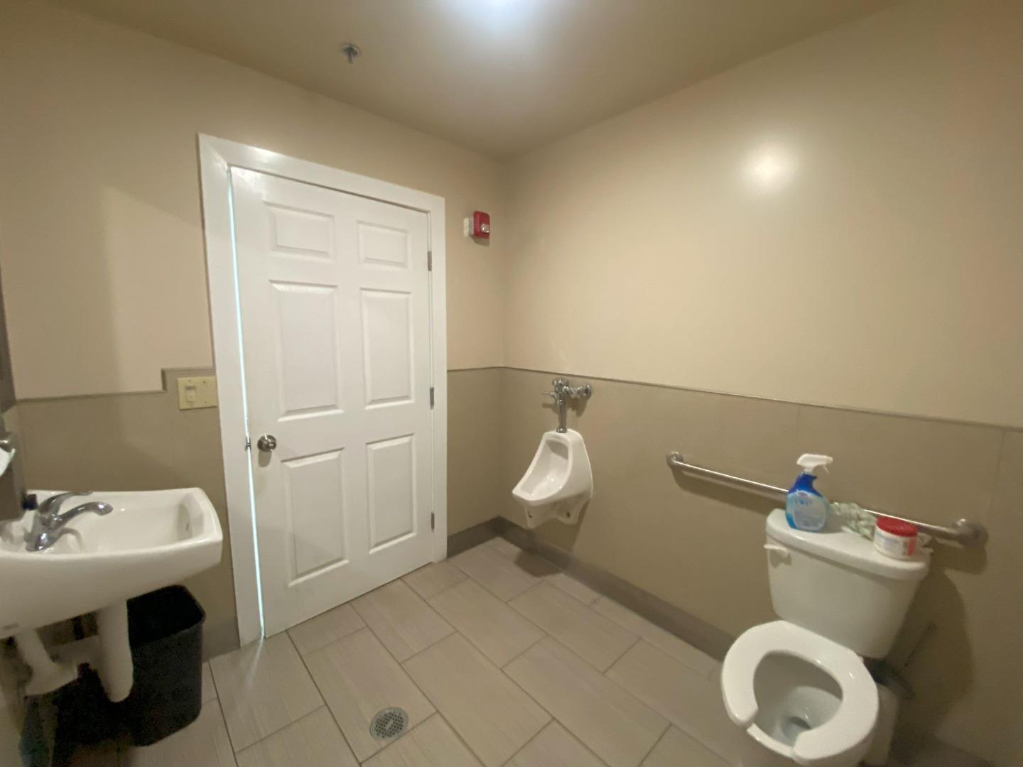 Detail Gallery Image 10 of 20 For 1616 International Blvd, Oakland,  CA 94606 - – Beds | – Baths