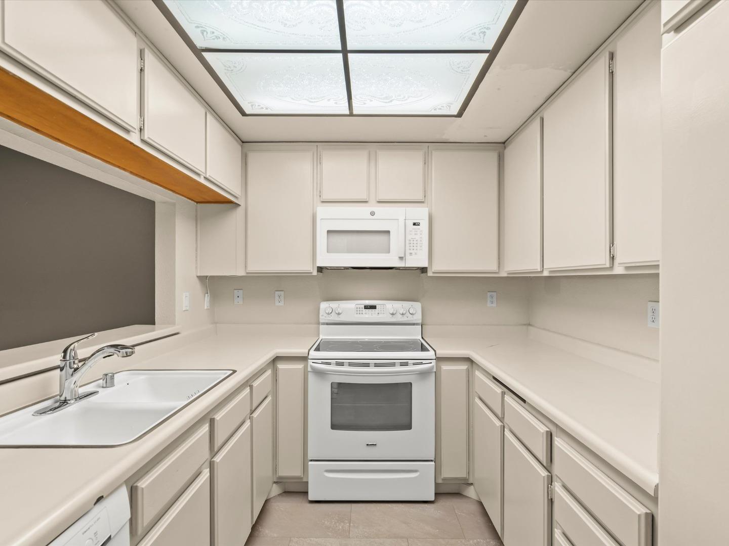 Detail Gallery Image 5 of 15 For 773 Gettysburg Way, Gilroy,  CA 95020 - 2 Beds | 2/1 Baths