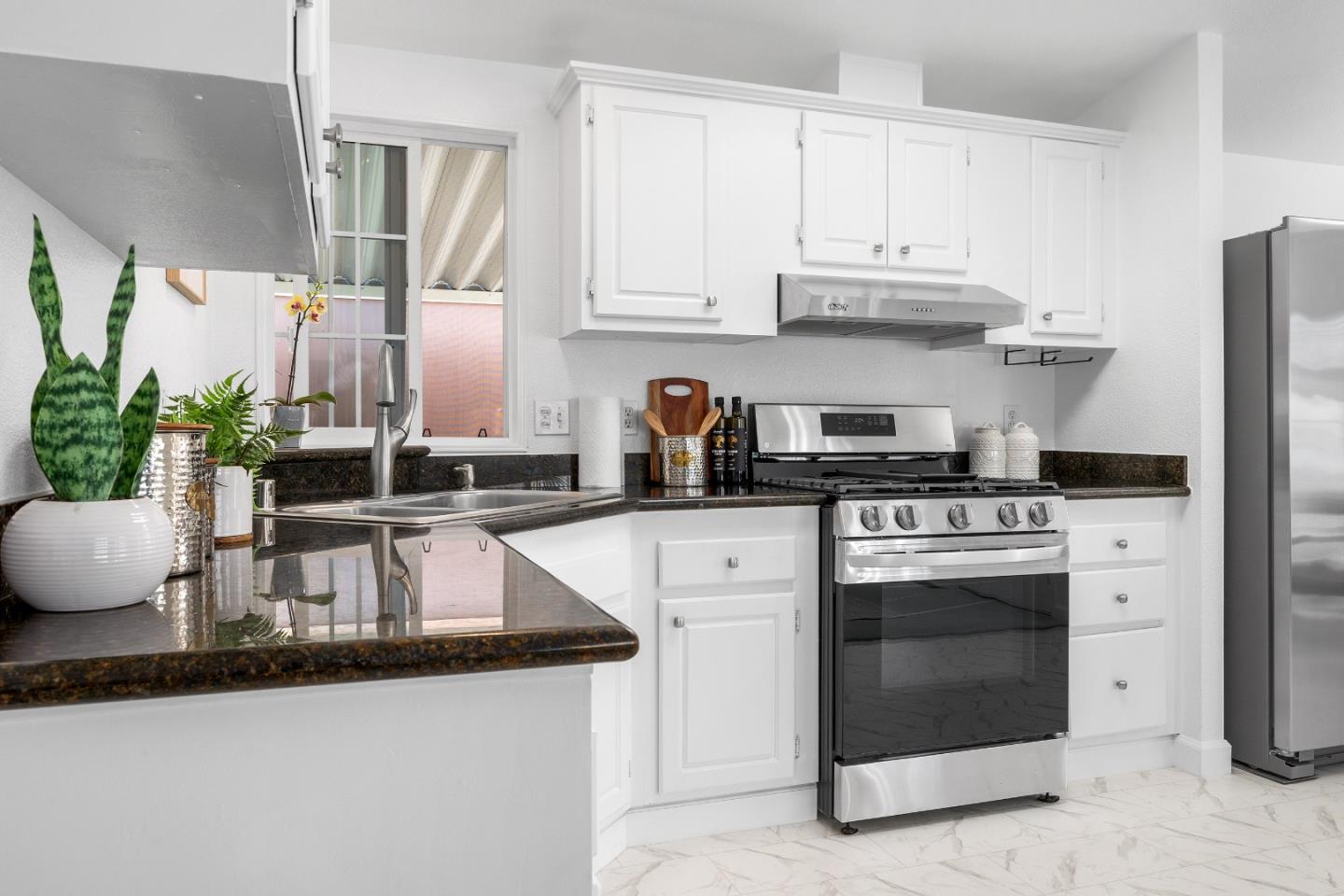 Detail Gallery Image 13 of 32 For 3710 Gross Rd #17,  Santa Cruz,  CA 95062 - 3 Beds | 2 Baths