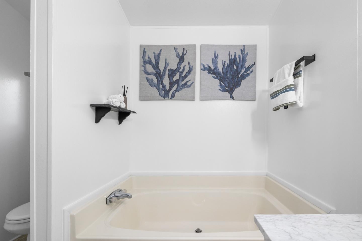 Detail Gallery Image 20 of 32 For 3710 Gross Rd #17,  Santa Cruz,  CA 95062 - 3 Beds | 2 Baths